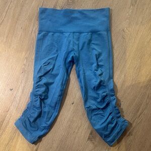 Lululemon 3/4 leggings blue 4